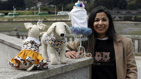 Thalita Silva compagina su trabajo como dependienta con el de costurera de moda canina