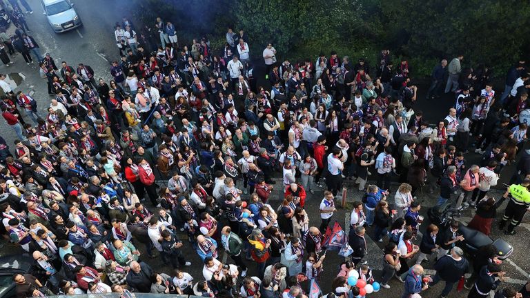 La afición del Obradoiro ya vive la previa del partido por el ascenso