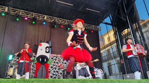 Uxía Lambona e a Banda Molona