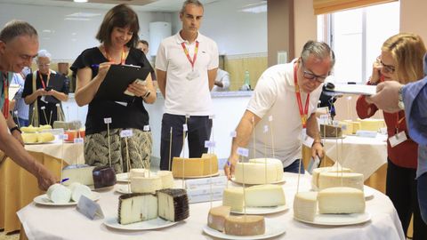 El jurado dirime los premios Alimentos de Espaa al Mejor Queso 2023. 