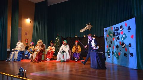 Los Reyes Magos hicieron una alto en Bveda para atender a los nios de este municipio