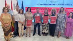 Miembros del Ayuntamiento de Murcia celebrando el fin de la cita previa
