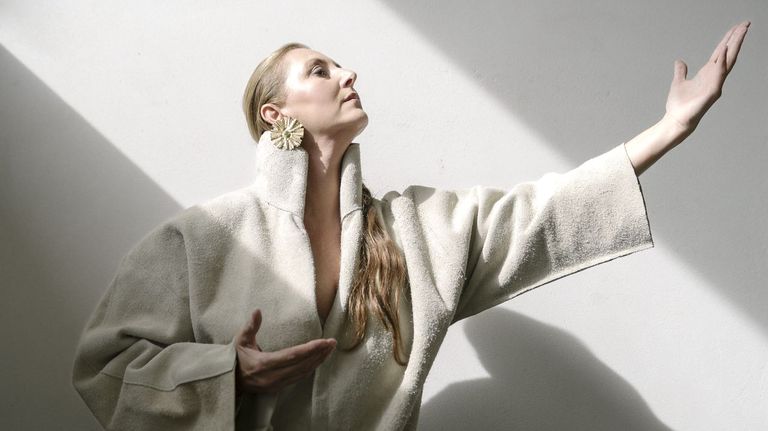 Fransy, a cantareira que eleva a súa voz cunha orquestra de cordas