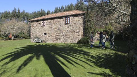 En la imagen, la casa rural Castro de Crecente, en la parroquia de Loira