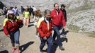 El jefe del Ejecutivo asturiano, Adrián Barbón, asiste junto con el presidente de Cantabria, Miguel Ángel Revilla, al simulacro de búsqueda en alta montaña que organizan ambas comunidades en las inmediaciones del refugio de Aliva en el Parque Nacional de Picos de Europa