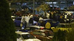Decenas de personas participaron en la última «kedada» de coches en el centro comercial de As Termas