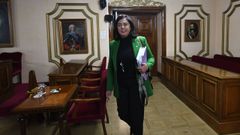 La portavoz del PP, Elena Candia, entrando en el salón de plenos de Lugo