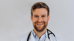 Alexandre Olmos es especialista en Medicina Interna.