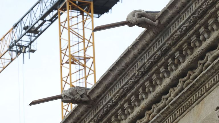 «Cualquier otra alternativa para las gárgolas sería más visible y dañina para el Hostal dos Reis Católicos»