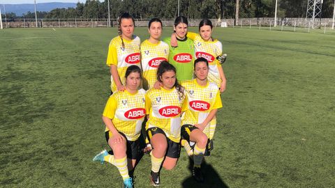 Imaxe das sete xogadoras do Arousa Fútbol 7 dispoñibles na mañá do domingo para medirse ao Viajes Interrías FF