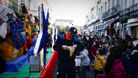 Cabalgatas de Reyes de Ourense.Cientos de personas se congregaron en las calles de Xinzo para recibir a los Reyes Magos