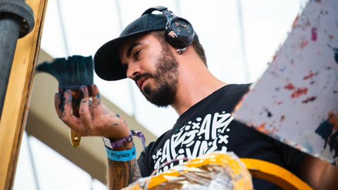 Edgar Go�s se dedica a la pintura y el muralismo.