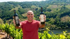 Mauricio Lorca, enlogo argentino enamorado de la Ribeira Sacra, en sus vias de Belesar