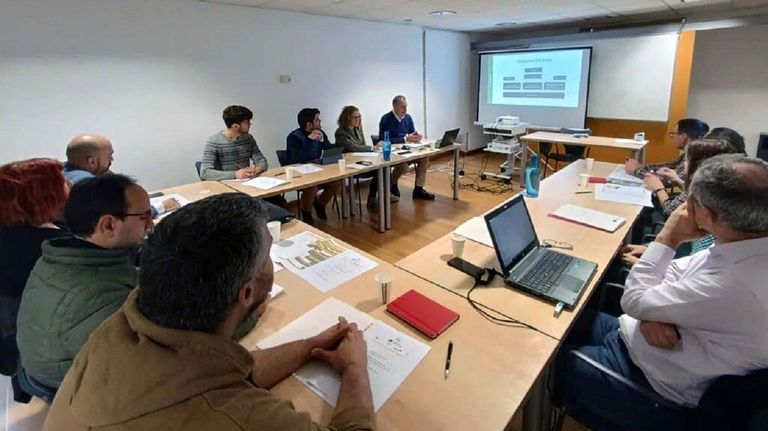 Una reunin preparatoria del proyecto Caprif celebrada en la sede de la Fundacin Juana de Vega, en el municipio corus de Oleiros