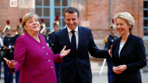 Macron junto con Merkel y Von der Leyen, durante su encuentro Toulouse