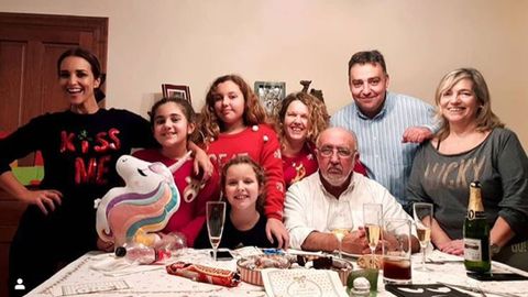 Paula Echevarr�a disfrutando de la cena de Navidad con su familia en Cand�s