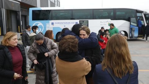 Abrazos y alguna que otra lgrima acompaaron el momento de la despedida de los voluntarios