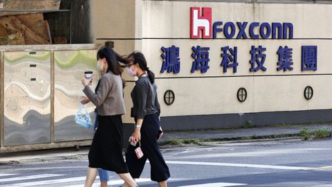 Imagen de archivo del logo de Foxconn, empresa taiwanesa proveedora de la estadounidense Apple y una de las principales ensambladoras del iPhone.