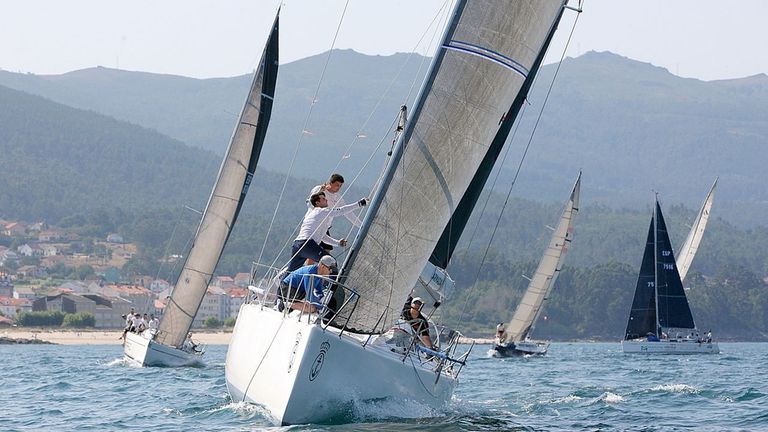 Las escuelas de vela afrontan el reto de enseñar también a cuidar el mar