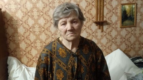 Valentina, de 84 aos, en casa de uno de sus nietos, tras lograr salir de Volnovaja.