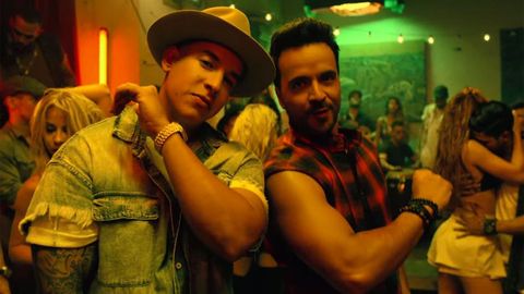 Daddy Yankee y Luis Fonsi en el videoclip de «Despacito»