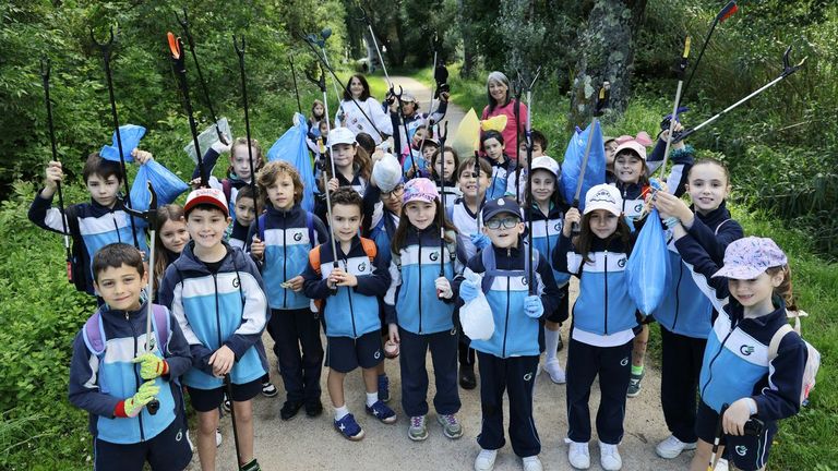 La limpieza escolar del río Lagares