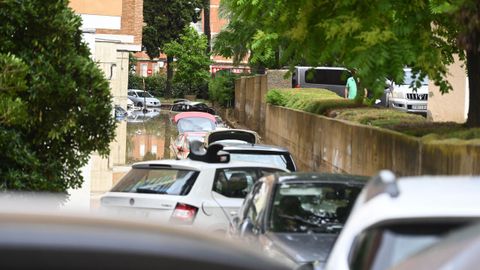 Decenas de coches anegados por el agua en Cartagena