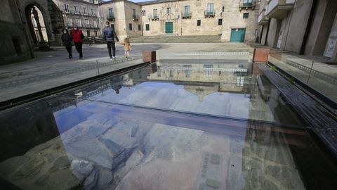 Ventana arqueolgica a una piscina romana