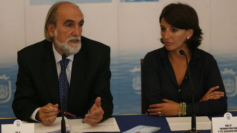 En 2007, Díaz logró cuatro concejales para EU-IU en Ferrol y formó con el PSOE (Vicente Irisarri) un gobierno de coalición que solo duró año y medio. Durante ese tiempo ocupó el cargo de primera teniente de alcalde. 
