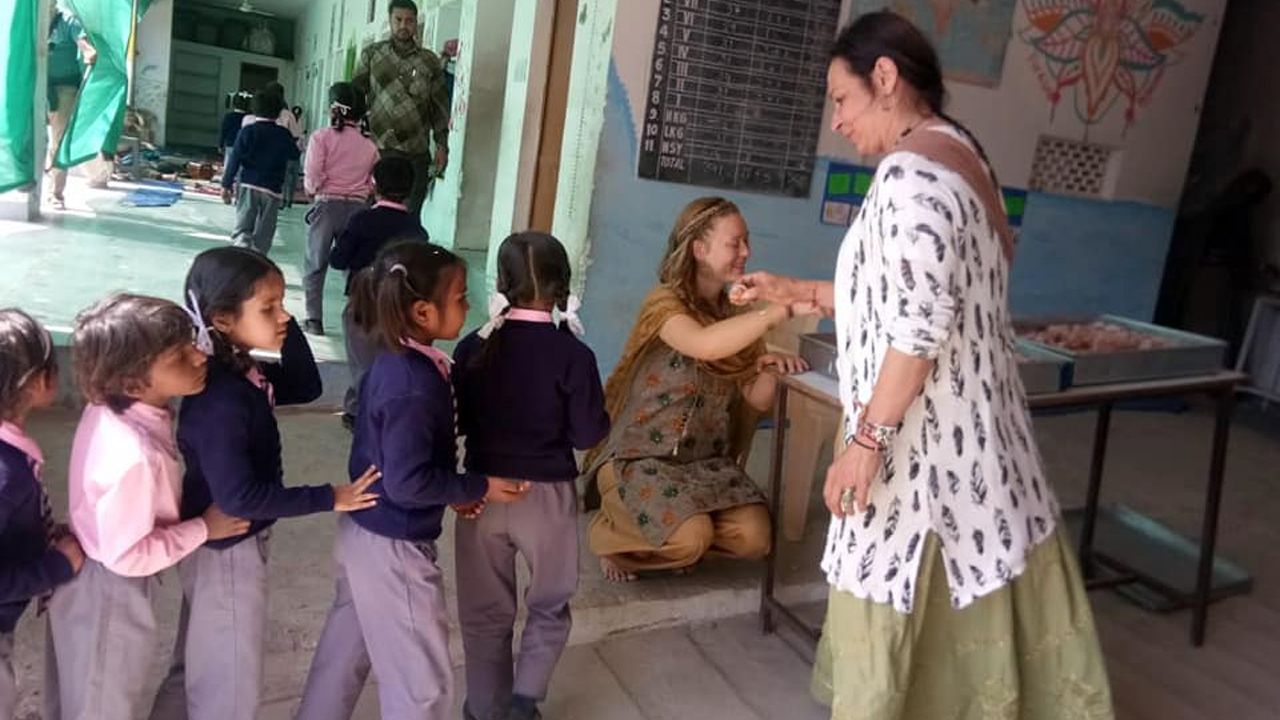 La visin del coronavirus de un asturiano en Shanghi.La Fundacin Fior di loto trabaja junto a voluntarios asturianos en la India