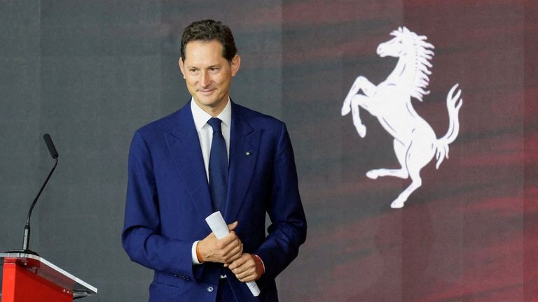 Jhon Elkann, presidente ejecutivo de Ferrari, advierte a Hamilton y a Leclerc: «Tienen que concentrarse»