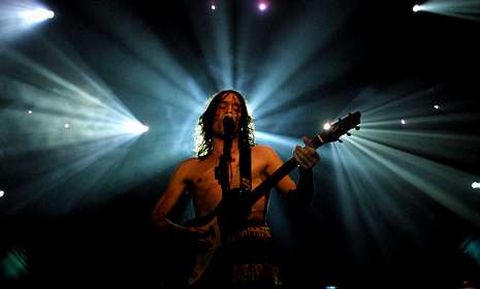 Robe Iniesta, lder de la banda, en un concierto en Santiago en el 2002.