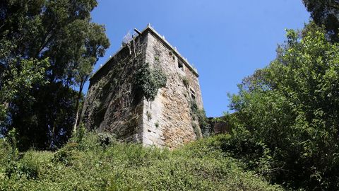 Torre da Penela (Cabana), muy deteriorada