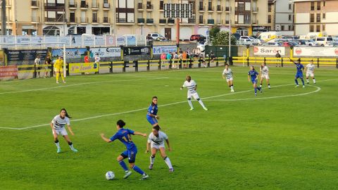 Los errores propios condenan al Real Oviedo en el Emma Cuervo