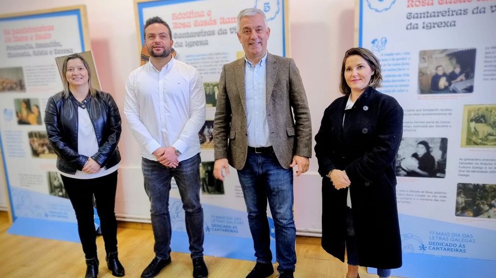 Capel�n, Rodr�guez, Garc�a e Queijo, durante a visita � exposici�n