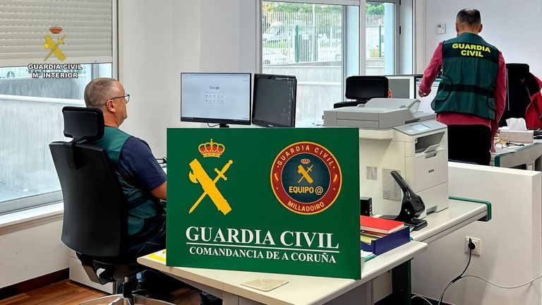 La Guardia Civil investiga a una persona por la estafa de 8.349 euros a un hostelero de la Costa da Morte