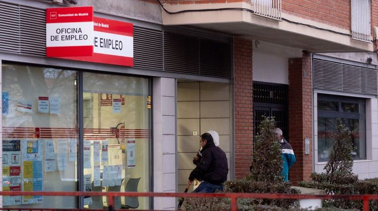 Más de la mitad de las personas en búsqueda de empleo mayores de 45 años dice sufrir «edadismo laboral», según Cruz Roja