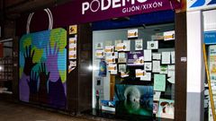 Pasquines ultras en la sede de Podemos Xixn