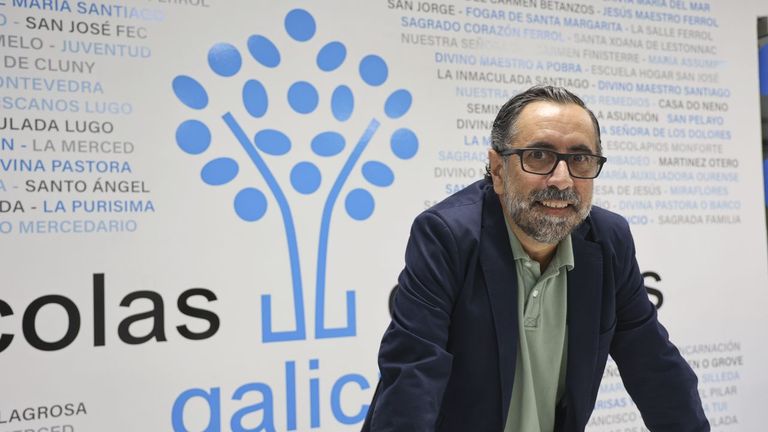 <span lang="gl">Francisco Barros, secretario autonómico de Escolas Católicas: «Duns anos para aquí, convertemos a educación nun ben de consumo»</span>