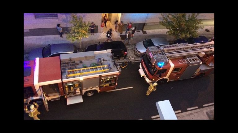 Sofocan un fuego en un piso que se inunda después por la rotura de una