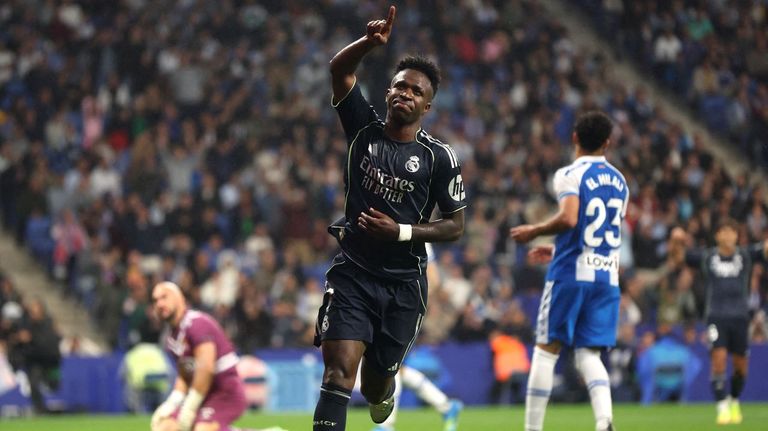Vinicius doblega al Espanyol (0-2) y retrasa el alirón del Barcelona