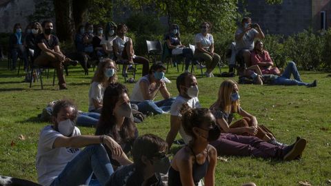 Público en uno de los conciertos celebrados por la tarde en el parque de Bonaval