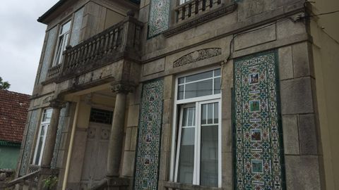Los azulejos del Quijote en una casa de Ponte Caldelas