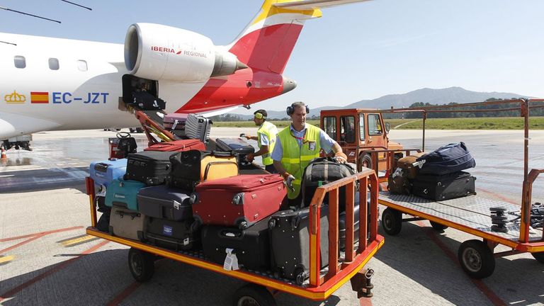 El aeropuerto de Vigo instalará nuevos escáneres de mayor precisión para controlar los equipajes facturados
