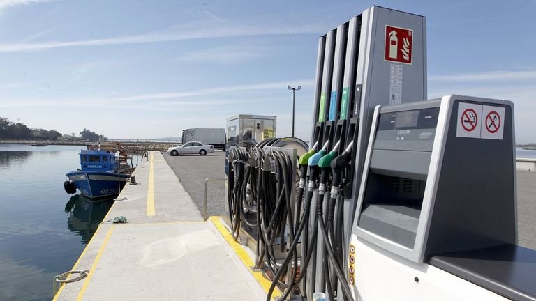 El gasoil pesquero baja de 90 céntimos en casi toda Galicia tras anunciarse el acuerdo de paz