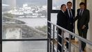 Javier Fernández, Alberto Núñez Feijóo y Pablo Junceda, con Castropol al fondo.Javier Fernández, Alberto Núñez Feijóo y Pablo Junceda, con Castropol al fondo