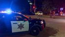Agentes de polica en el bar Cook's Corner, en Trabuco Canyon, donde ocurri el tiroteo
