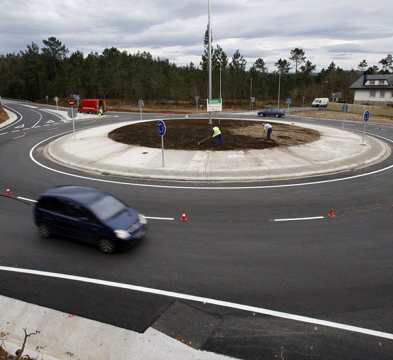 Las mejoras incluyen la carretera entre A Ramallosa y Bertamiráns. 