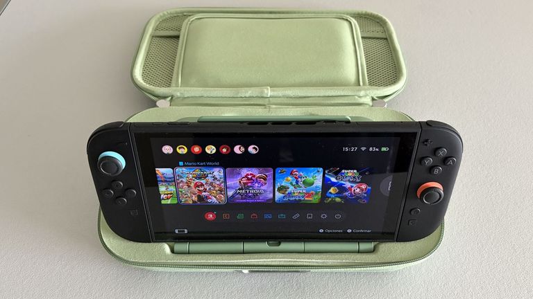 Belkin Charging Case Pro: funda con batería y soporte integr