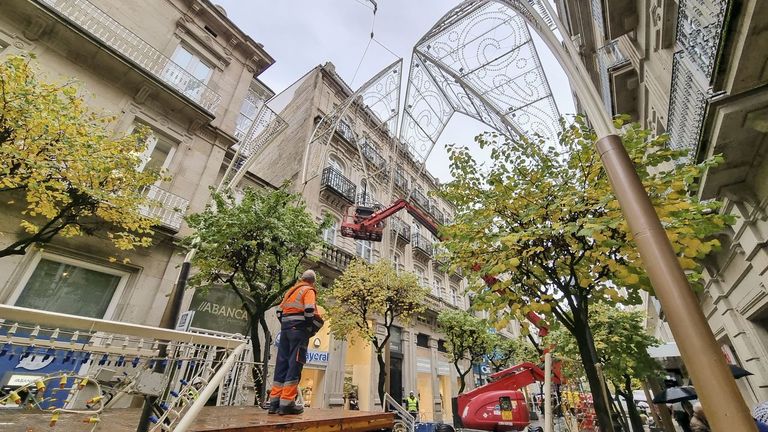 Los pórticos del Paseo son uno de los principales atractivos de la iluminación navideña en Ourense.